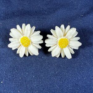Vintage Sarah Coventry Daisy Clip-On Earrings White & Yellow Floral Design Retro